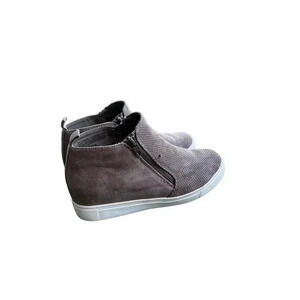 Time & tru booties faux suede double zippers size 7